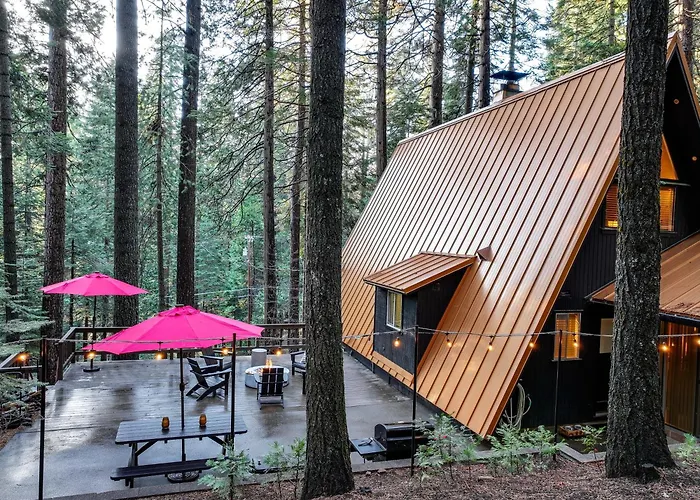 3 Mi To Calaveras Big Trees: Cabin W/ Fire Pit!