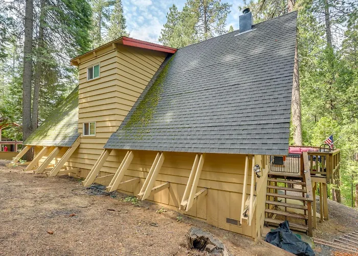Sleek Blue Lake Springs Retreat W/ Deck & Yard!